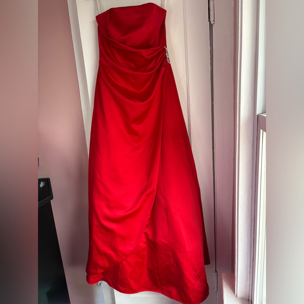 David’s Bridal Red Strapless Satin Formal Gown Rhinestone Accent Size 6
